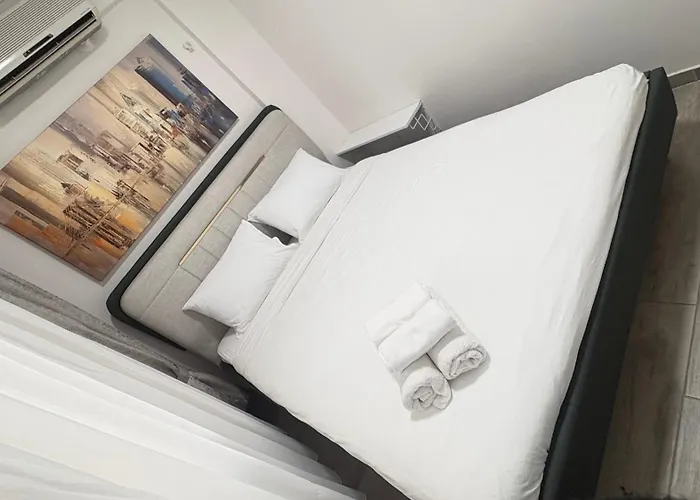 Your New, Comfortable And Cozy In The Center