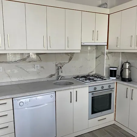 Your New, Comfortable And Cozy In The Center *