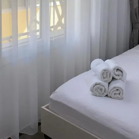 Your New, Comfortable And Cozy In The Center